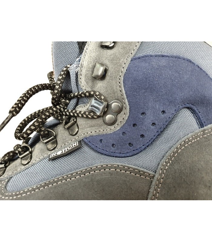 Bota de trekking de hombre color azul fabricado por Notton con plantilla de latex y corte en piel