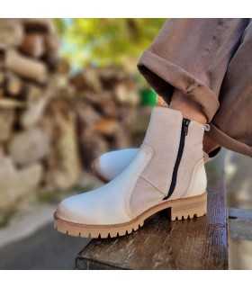 Botin waterproof mujer piel serraje y lisa de KMN beige