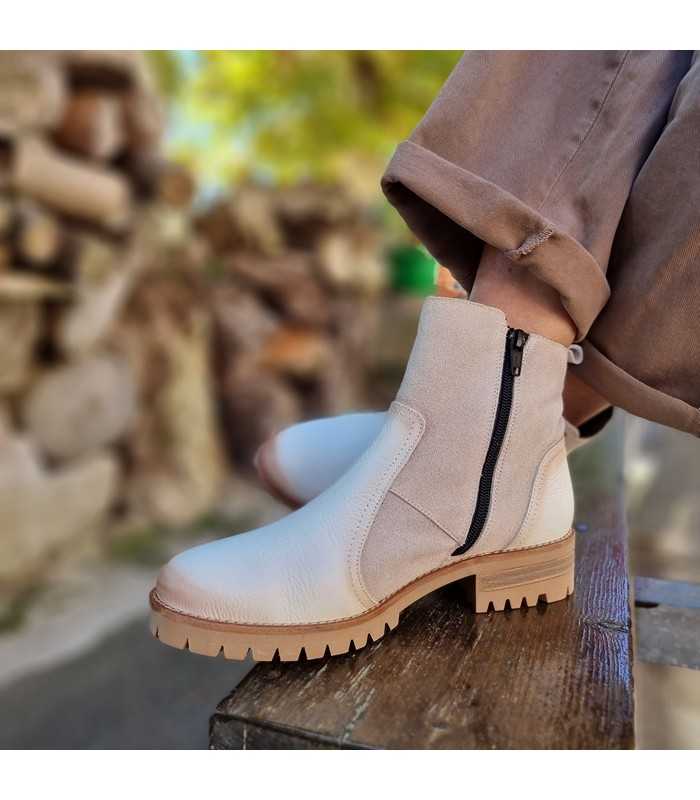 Botin waterproof mujer piel serraje y lisa de KMN beige