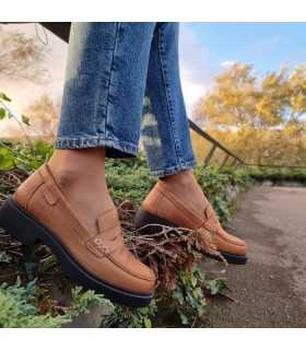 Zapato mocasin mujer piso track 16114601 de Carmela camel puestos