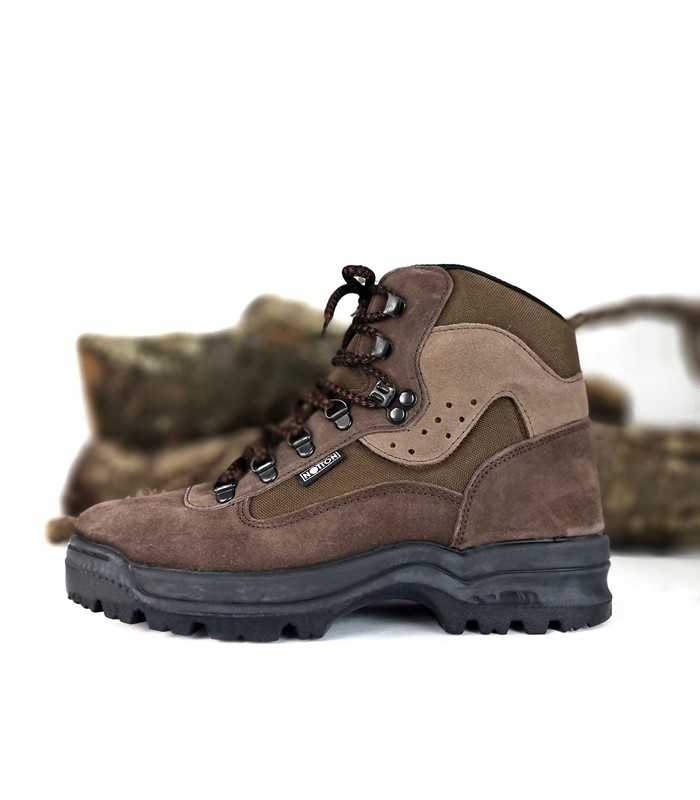 Bota de trekking de hombre color marron fabricado por Notton con plantilla de latex y corte en piel