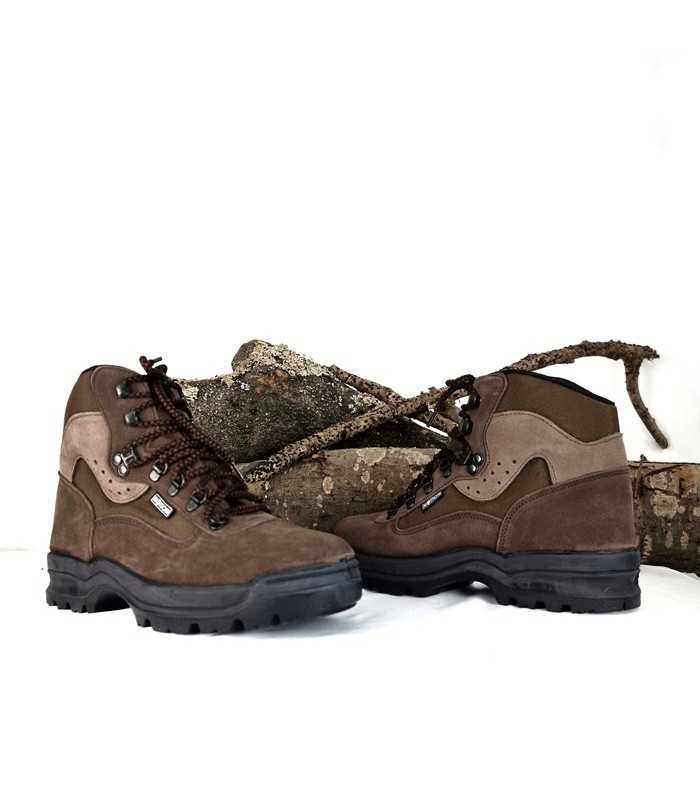 Bota de trekking de hombre color marron fabricado por Notton con plantilla de latex y corte en piel