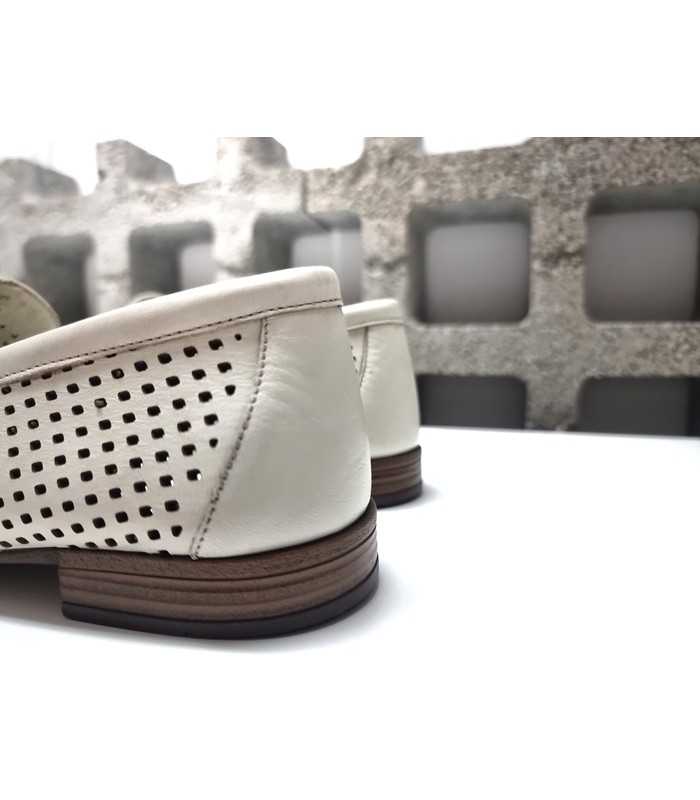 Mocasines piel calada de Walk Fly para mujer blanco, trasera
