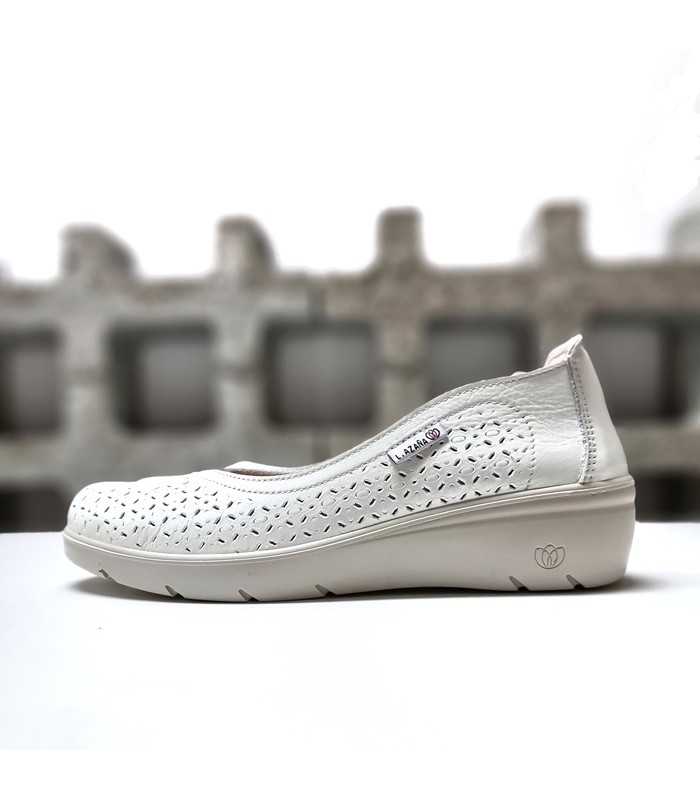 Laura Azaña zapato salón piel blanco mujer cuña verano