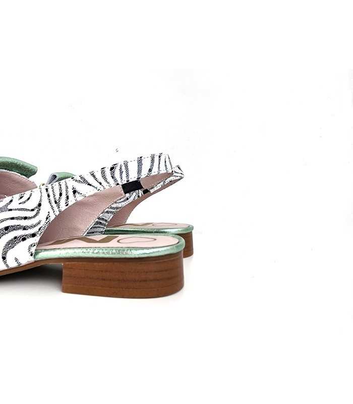 zapato destalonado verde metalizado, vista del talón