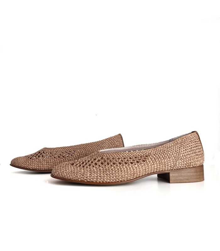 Zapato salón plano de rafia marron de Nival