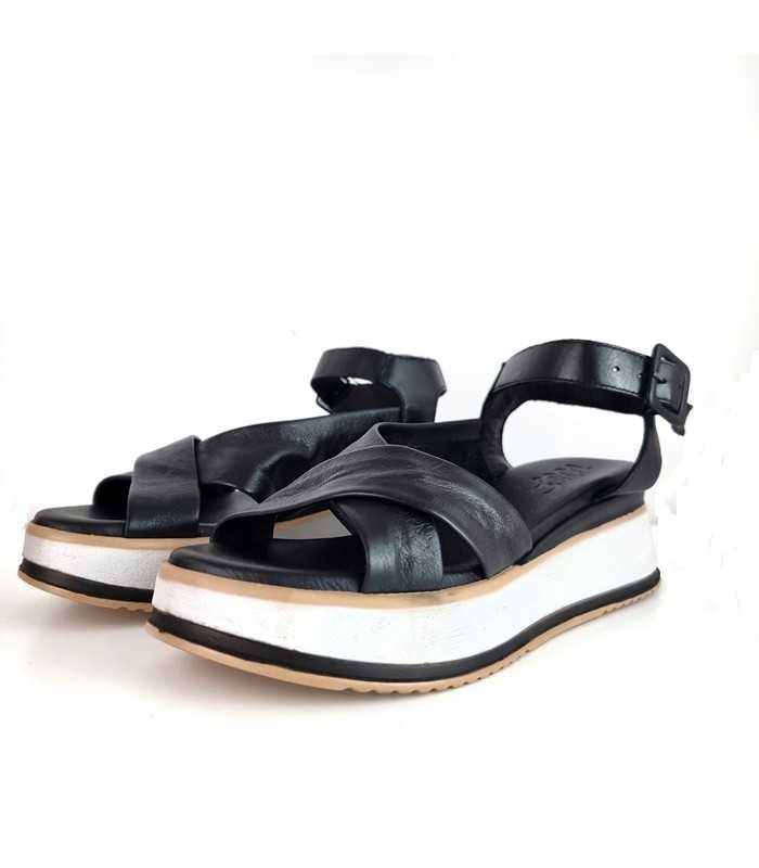 Sandalias mujer plataforma baja piel negra de Walf Fly