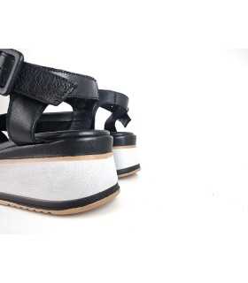 sandalia negra con plataforma de 5 cm trasera
