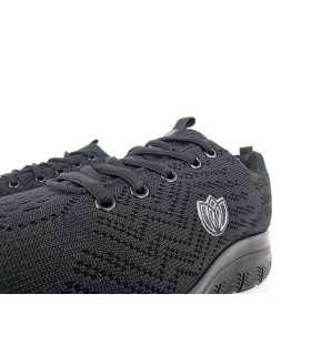 Detalle del cierre de cordones de Zapatilla deportiva Runner lady cordones negra de laura Azaña