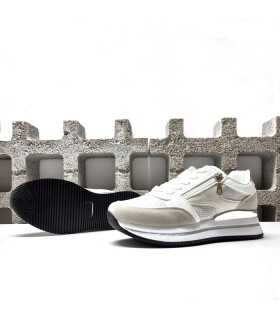 Zapato deportivo blanco con pedreria de Tiglio