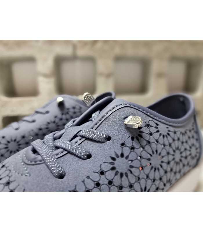 Deportivo para mujer Platino troquelado con flores del Doctor Cutillas azul