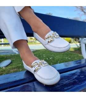 Zapato mocasin blanco hebilla dorada de DChicas para mujer con plantilla de gel