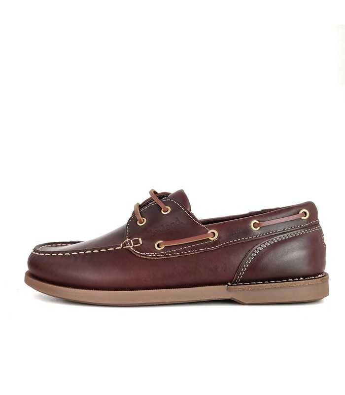 Vista de perfil: Estilo atemporal, con cordones y detalles en piel marrón