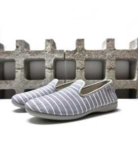 Zapatillas casa marinera gris de Garrido Muro con rayas, vista exterior. Ideal para verano y confort en casa
