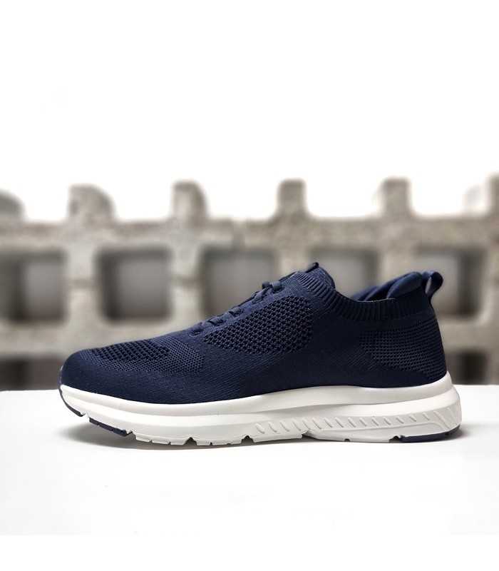 Deportivo ligero Nicoboco en textil azul marino, ideal para el verano.