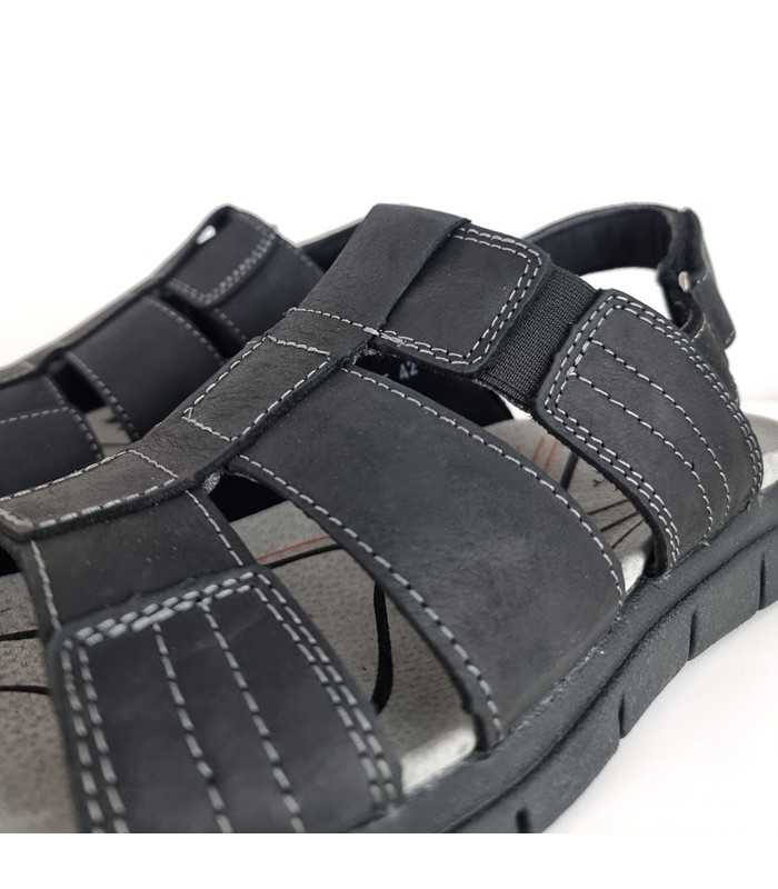 Detalle piel negra con costuras sandalias hombre Vicmart.