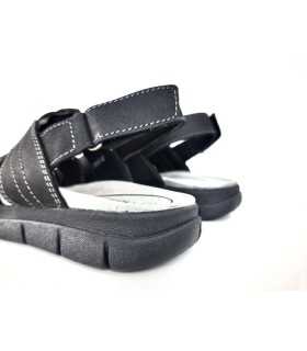 Cierre con velcro sandalia negra hombre Vicmart.