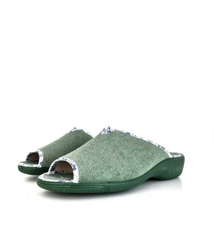 Diseño en rizo verde con ribete floral. Fresca y cómoda para casa, vista de medio perfil