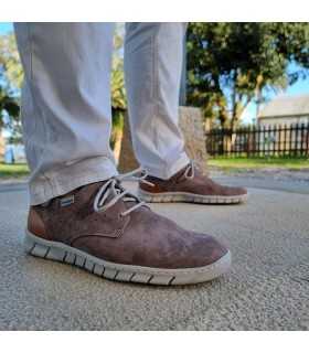 Zapato hombre piel topo Himalaya en uso. Combinación perfecta de estilo y comodidad.