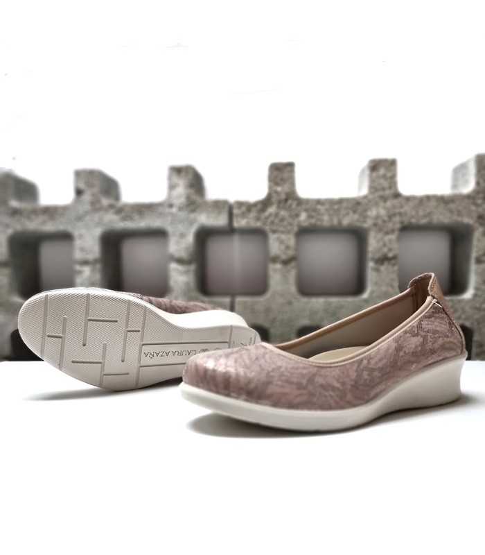Vista de la suela flexible de Zapato salón textil adaptable cuña oro rosa de Laura Azaña