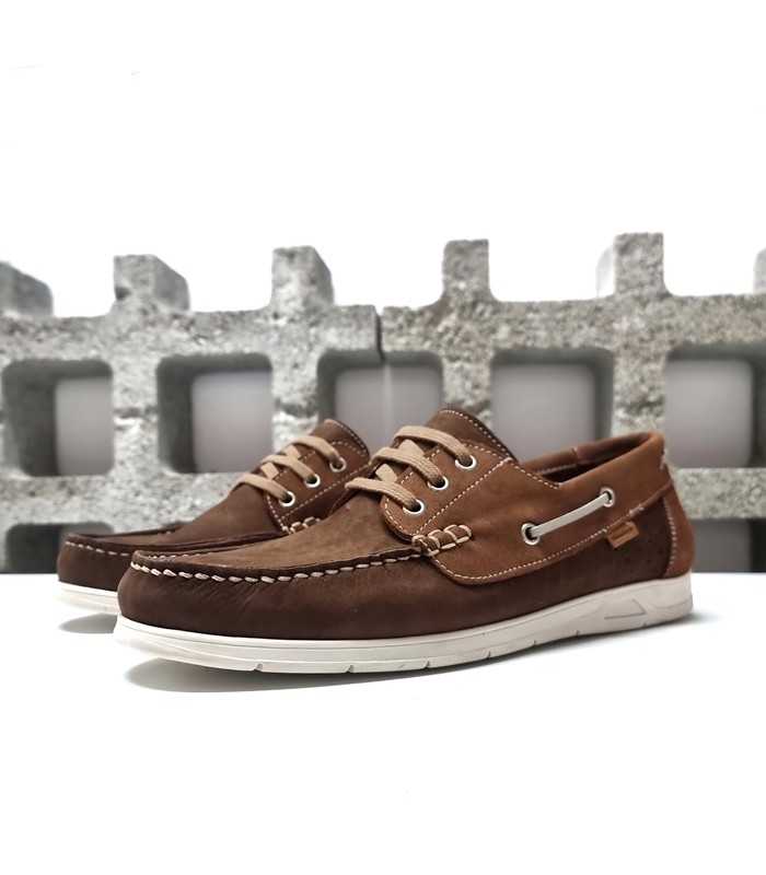 Zapato nautico piel verde de Himalaya, vista de semi perfil