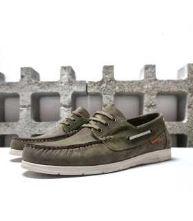 Zapato nautico piel verde de Himalaya, vista de semi perfil