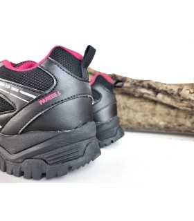 Detalle del talón de la zapatilla senderismo negra mujer Espadán de Paredes