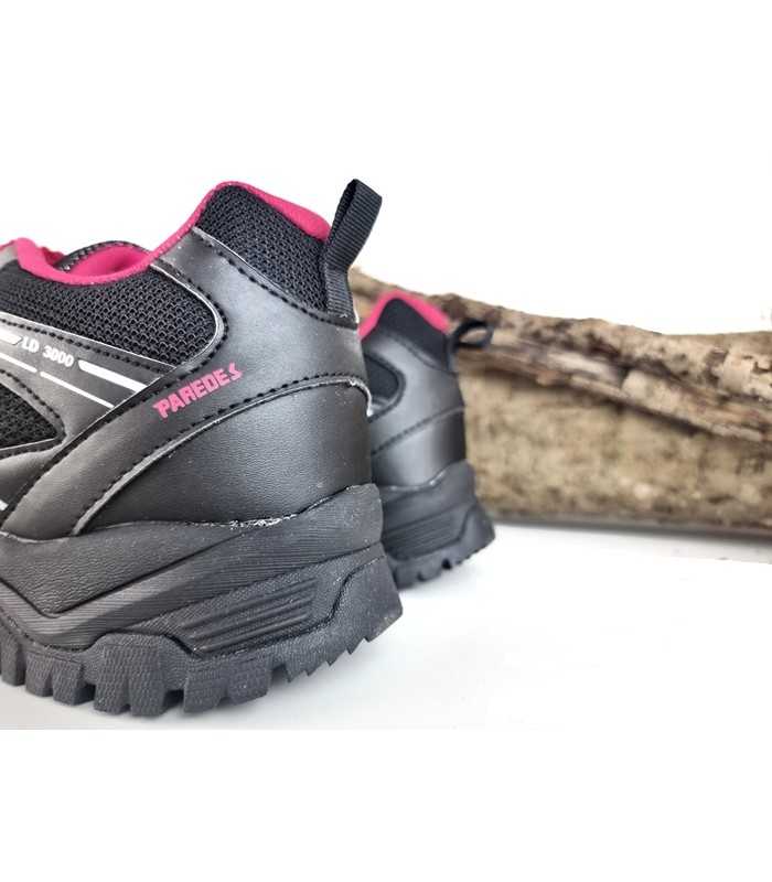 Detalle del talón de la zapatilla senderismo negra mujer Espadán de Paredes