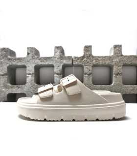 Vista lateral de chanclas beige dos hebillas mujer Nicoboco