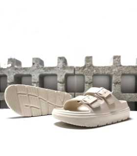 Sandalia dos hebillas playa tipo Bikerston de Nicoboco beige