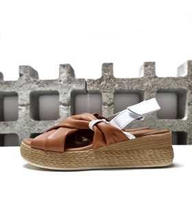 sandalias piel marrón mujer plataforma vista perfil