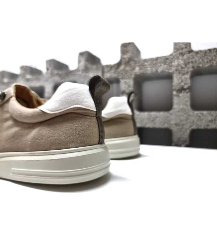 Vista trasera de la zapatilla Viver de Paredes beige
