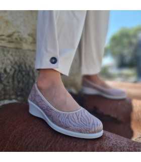 Zapato salón textil adaptable cuña oro rosa de Laura Azaña