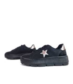 vista de los dos perfiles de Zapatilla negra con plataforma para mujer