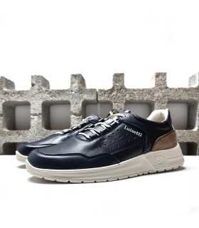 Zapatos Barak azul con cordones y perforaciones laterales – vista semi perfil.