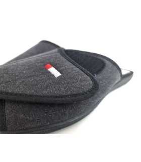 detalle del ajuste con velcro zapatilla casa