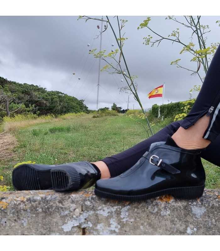 Detalle de la suela antideslizante del botín de agua Alpino