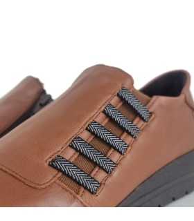 Detalle de tiras elásticas en zapato Valerias