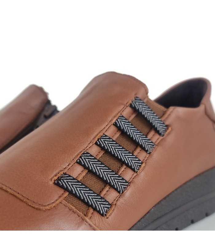 Detalle de tiras elásticas en zapato Valerias