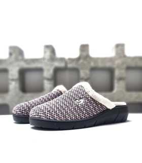 vista de medio perfil de Zapatillas de casa Plumaflex en diseño jaspeado rosa gris