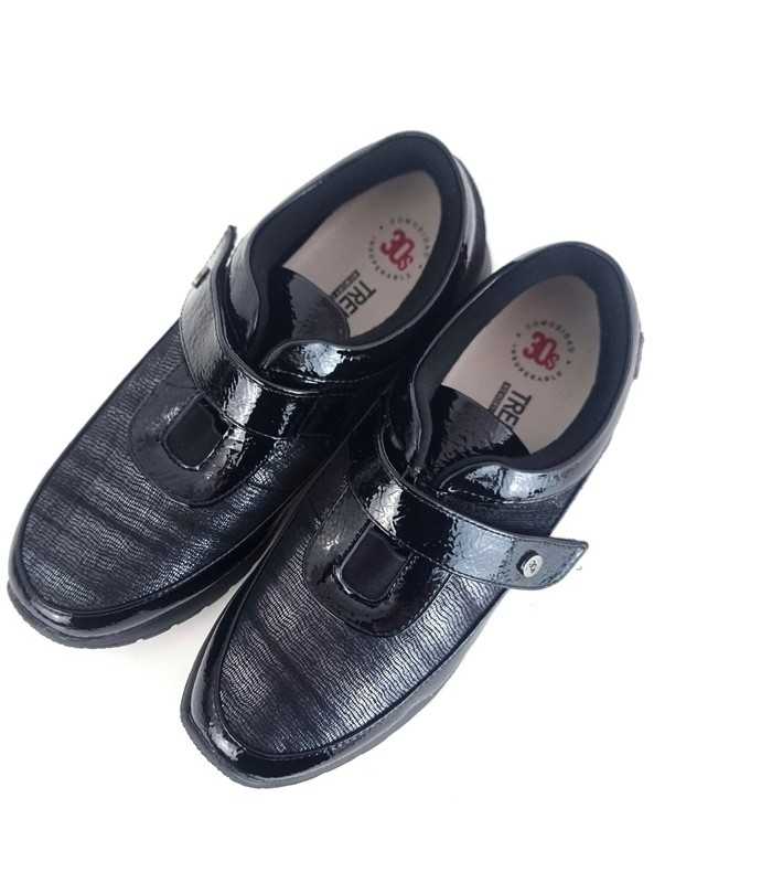 vista superior de  Zapato deportivo mujer Treintas color negro