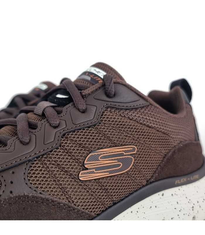 Detalle del cierre con cordones en Zapatilla deportiva hombre marrón Flex Advantage de Skechers