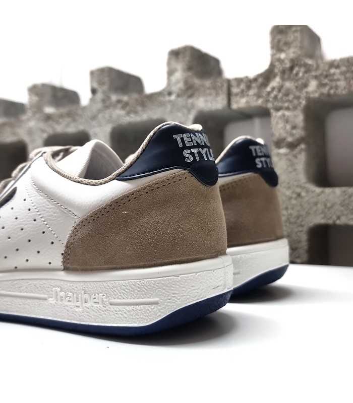 Parte posterior de la zapatilla J'hayber con combinaciones de colores azul marino en el talón.