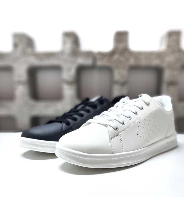 Vista de perfil de la zapatillas deportivas Hummel Court Trainers en color negro o blanca