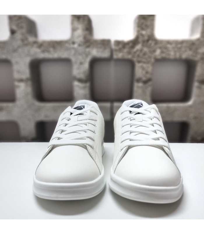 vista frontal de  Zapatilla deportiva blanca