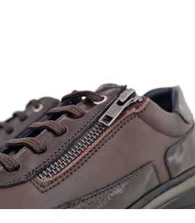 Cierre con cordones y cremallera en zapato marron de Notton