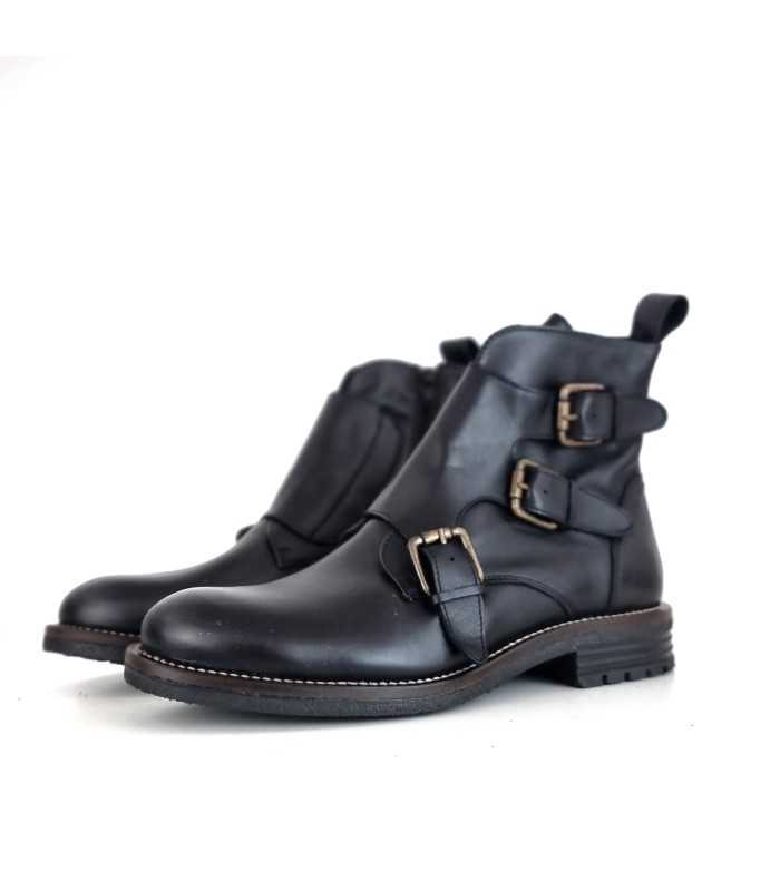 vista de medio perfil de botas de hombre de rebajas negras de Hold
