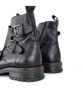 vista trasera de las botas negras de hombre fabricas en españa por Hold