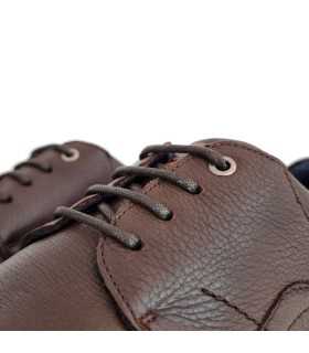detalle del cierre de cordones de Zapatos cordones hombre marrón