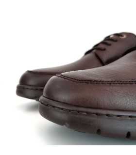 primer plano de puntera de Zapato cordones hombre marrón